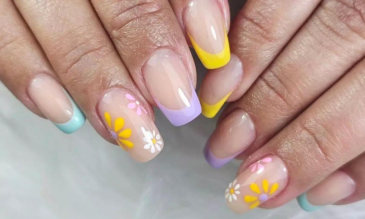 1 sesión de manicura y/o pedicura con esmaltado semipermanente