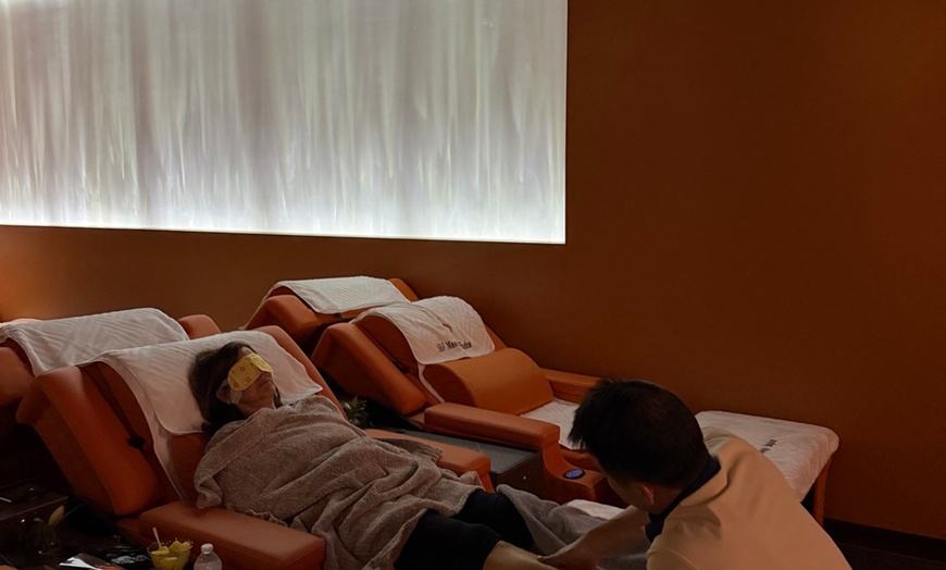 Image 7: 60-Minute Deluxe Foot Therapy for Individuals or Couples