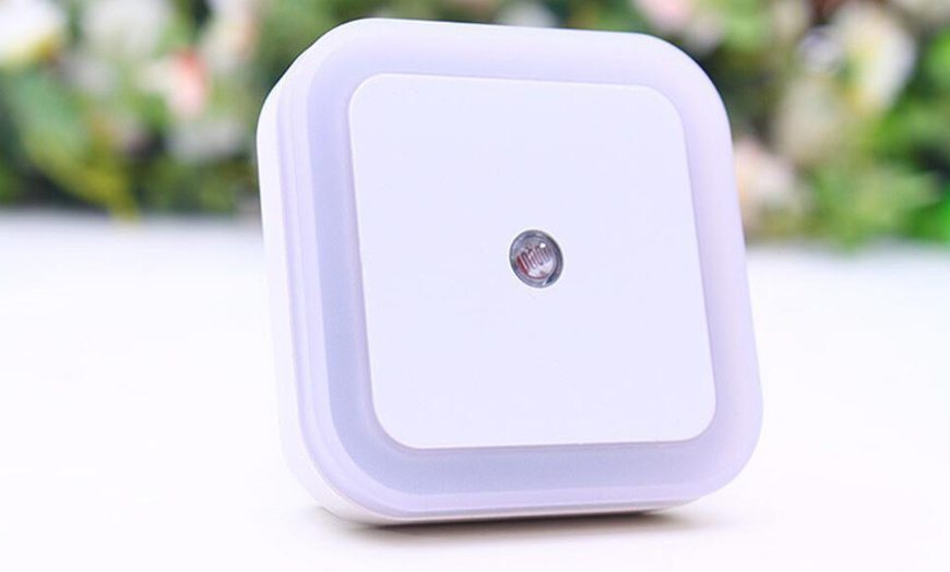 Image 8: 4-8 PCS Auto LED Light Induction Sensor Control Bedside Night Light In Wall Lamp