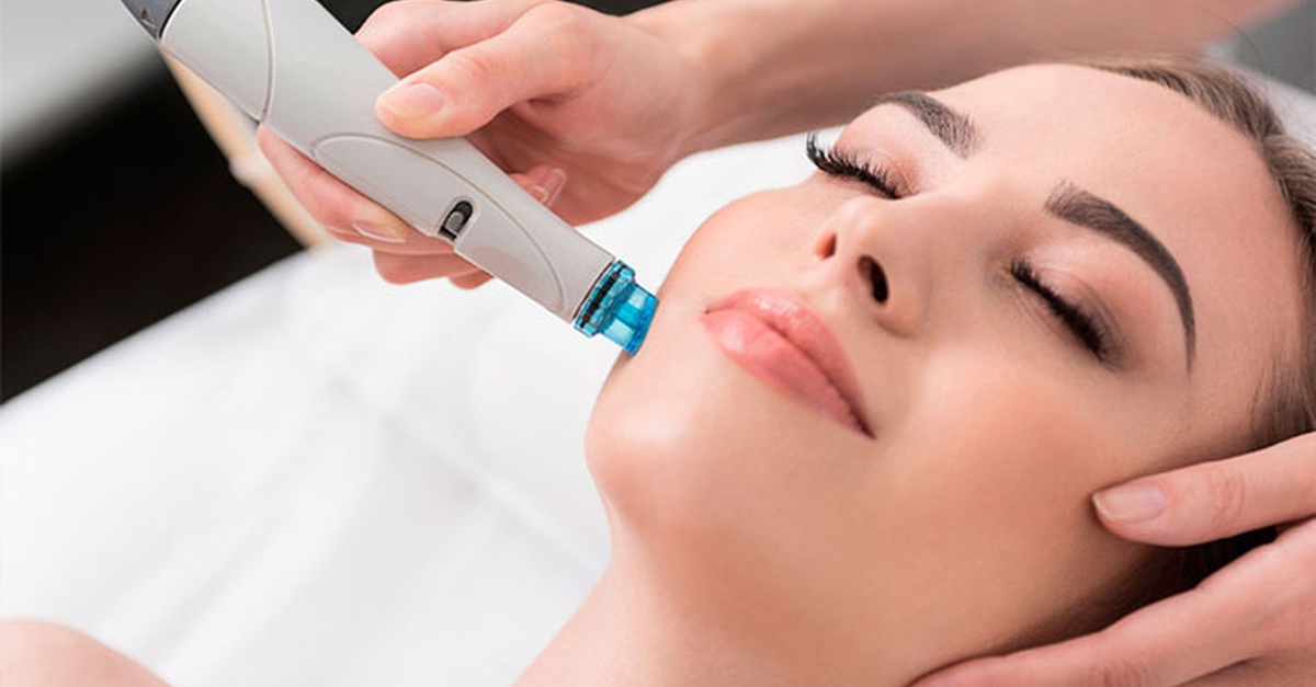 Limpieza facial HydraFacial con vitaminas y LED en Valencia