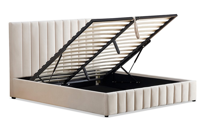 Image 3: Lit coffre Trocadéro en velours avec tête de lit