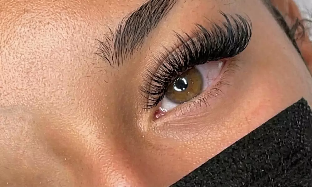Classic Extensions or 3D or 6D Lash Extensions w/ Optional 2 Week Fill