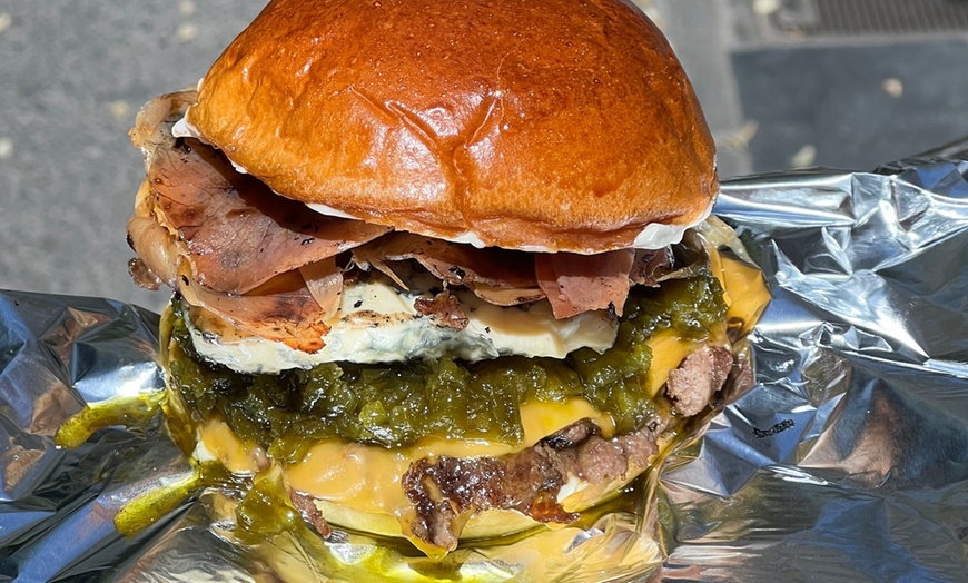 Image 8: Menú Smash Burguers con entrantes, hamburguesas y bebidas