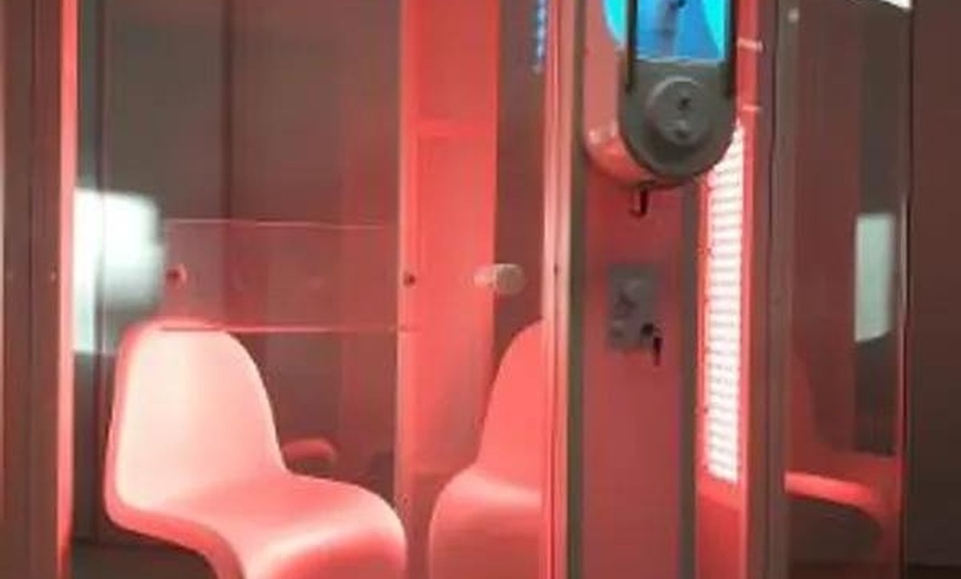 Image 2: Get One or Five 20-Minute Red Light & Halotherapy Sessions!