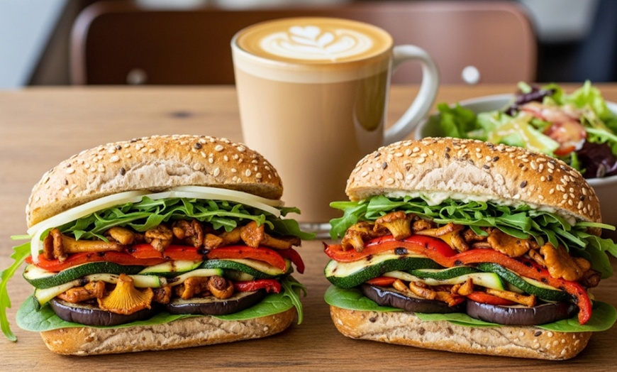 Image 1: 1, 2 oder 4 große Sandwiches und Heißgetränk nach Wahl