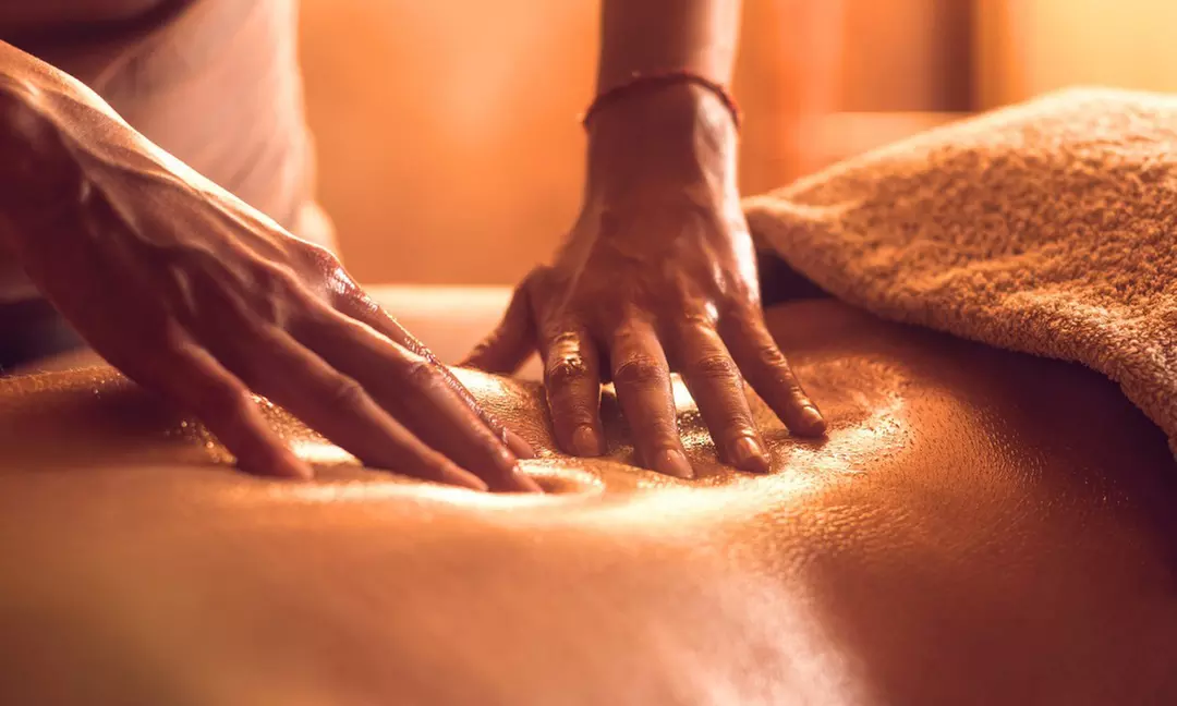 Masaje relajante, reductor o drenante a elegir para 1 persona, ahorra hasta un 50% - Primary Image