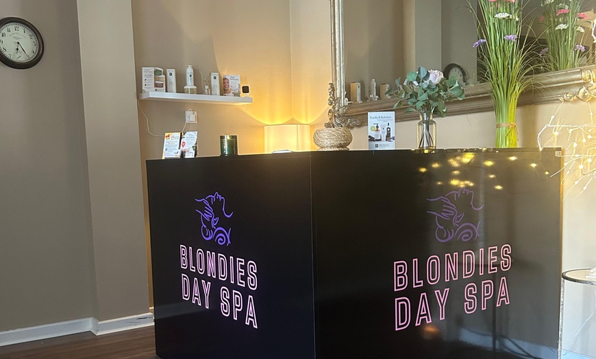 Image 2: Relax with a 60-Minute Full Body Massage for One or Two People