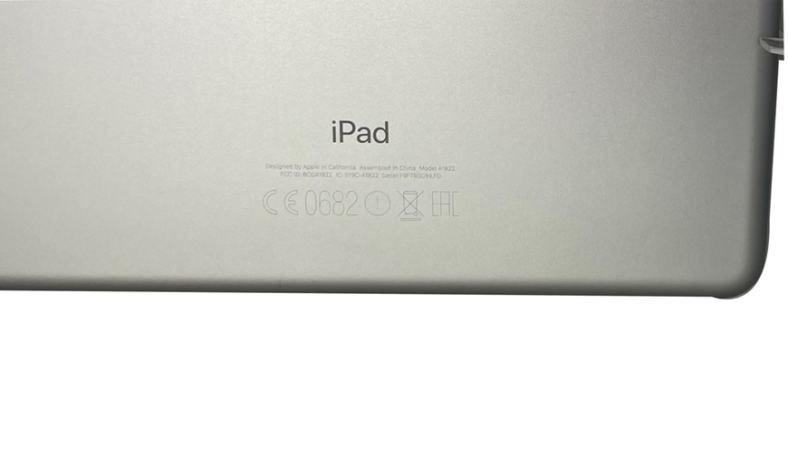 Image 3: Apple ipad 5th Generation Space Grey Refurbished 32GB