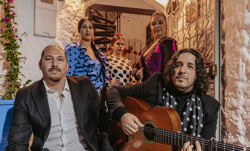 Image 1: Show flamenco con bebida para 2 o 4 en tablao flamenco