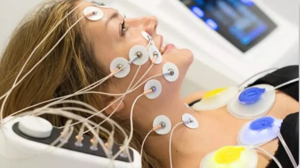 1 of 3 cryolipolysebehandelingen op 1 of 2 zones, naar keuze met niet-invasieve face-lift, korting tot 68% - Second Medium