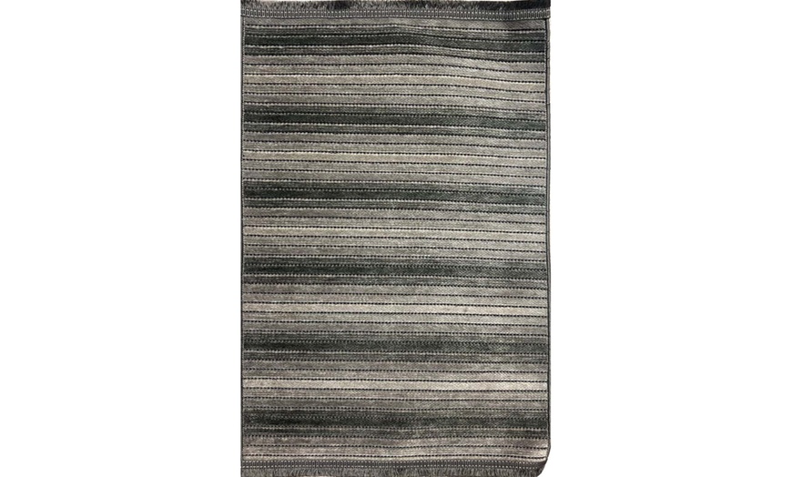 Image 15: Gestreifter Teppich