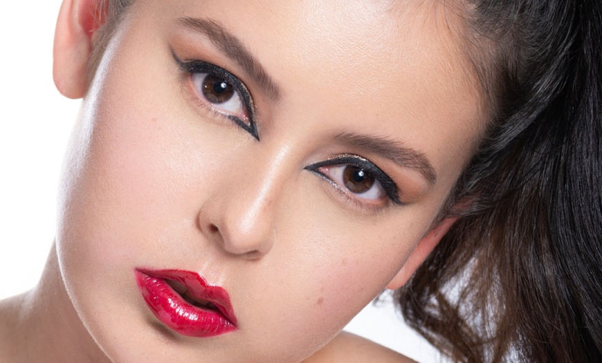 Image 5: Presume de piel ideal con 1 sesión de maquillaje especial para eventos