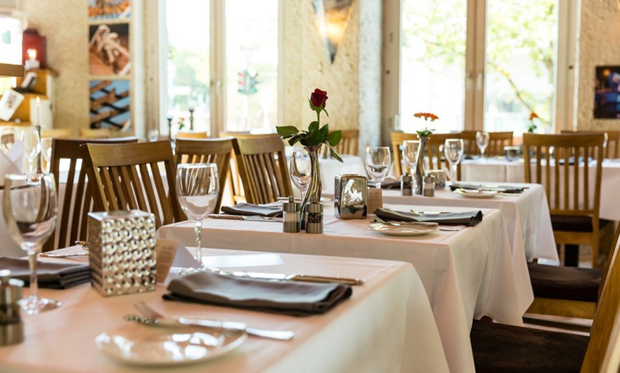 Image 2: Je 1 halbe Ente ohne Knochen aus dem Ofen für 4 Personen