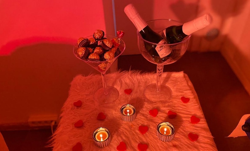 Image 4: Ritual de masaje en pareja de 1 hora con aromaterapia, cava y bombones