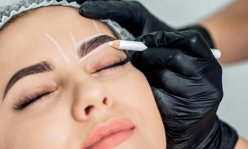 Image 2: Sesión de microblading de cejas o sesión con retoque incluido