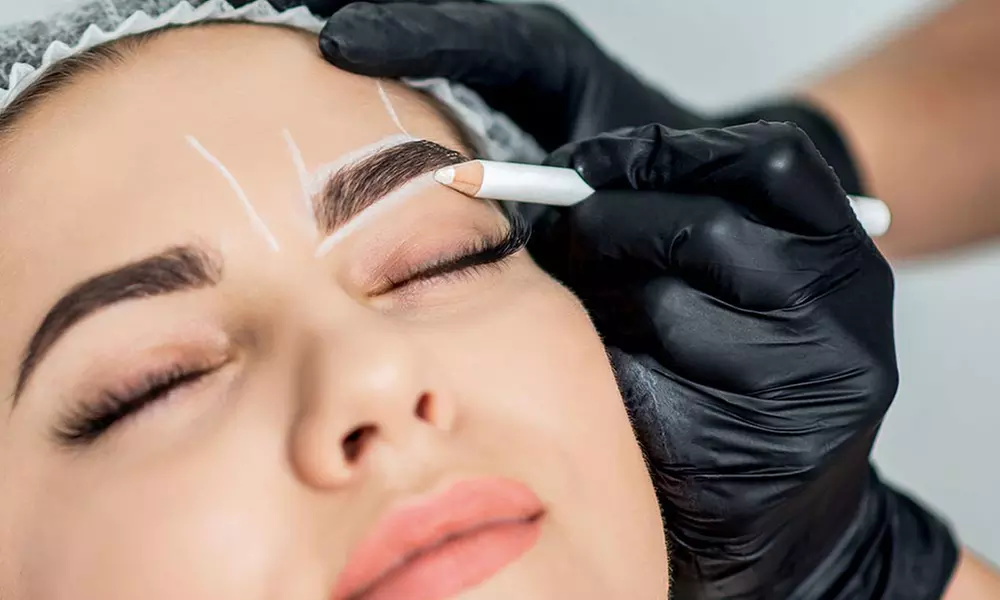 Sesión de microblading de cejas o sesión con retoque incluido