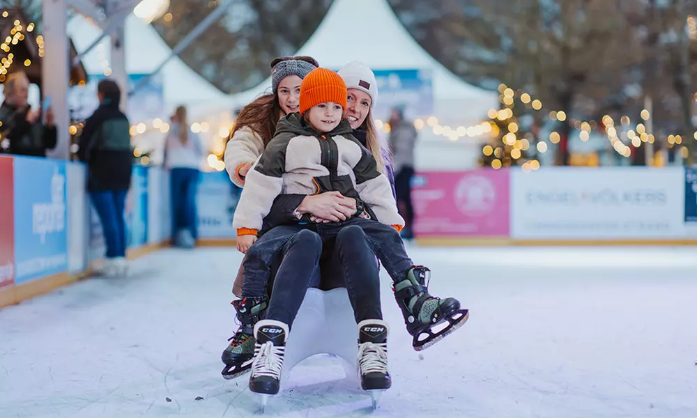 XMAS-Special: 2 Std. Schlittschuhlaufen für 2 Erwachsene & 2 Kinder