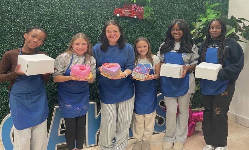 Image 3: Social Cake Decorating Class – Learn & Create a 6'' Masterpiece