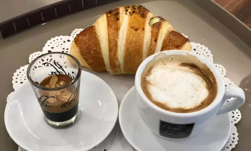 Image 10: Napoli: Suite Deluxe o camera King con colazione e aperitivo