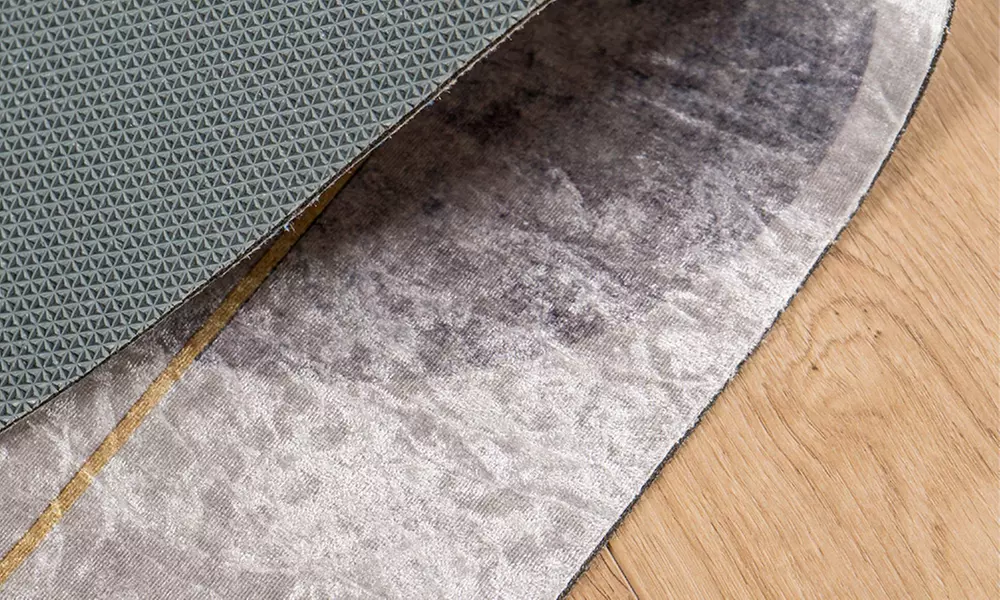 Rutschfester Teppichläufer in Samt-Optik mit geometrischen Muster