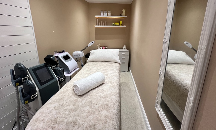 Image 1: 20,000 Sit-Ups in 30 Mins! No Sweat Required! (Up to 58% Off)