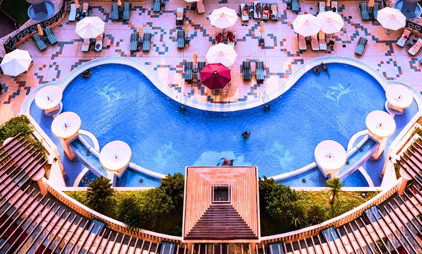 Image 2: 5-Star Breakfast with Drinks | Pool Access Option