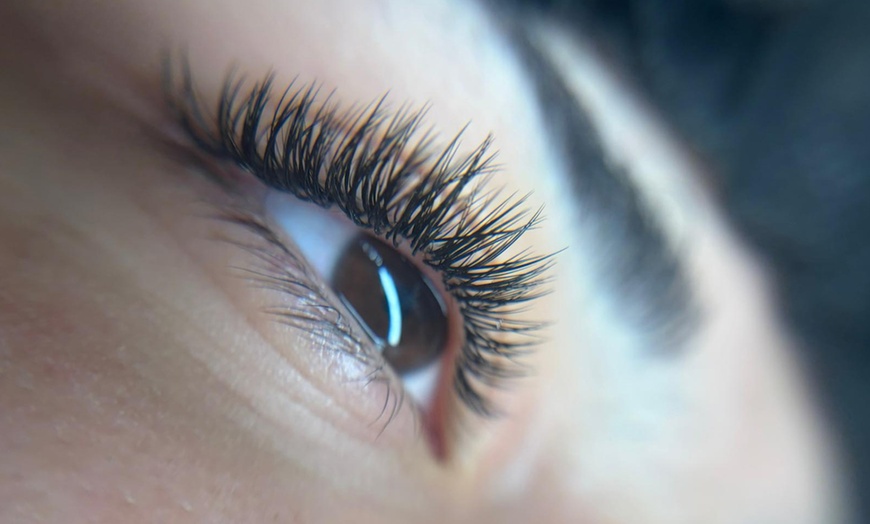 Image 9: Extensión de pestañas pelo a pelo o efecto 3D/4D/5D