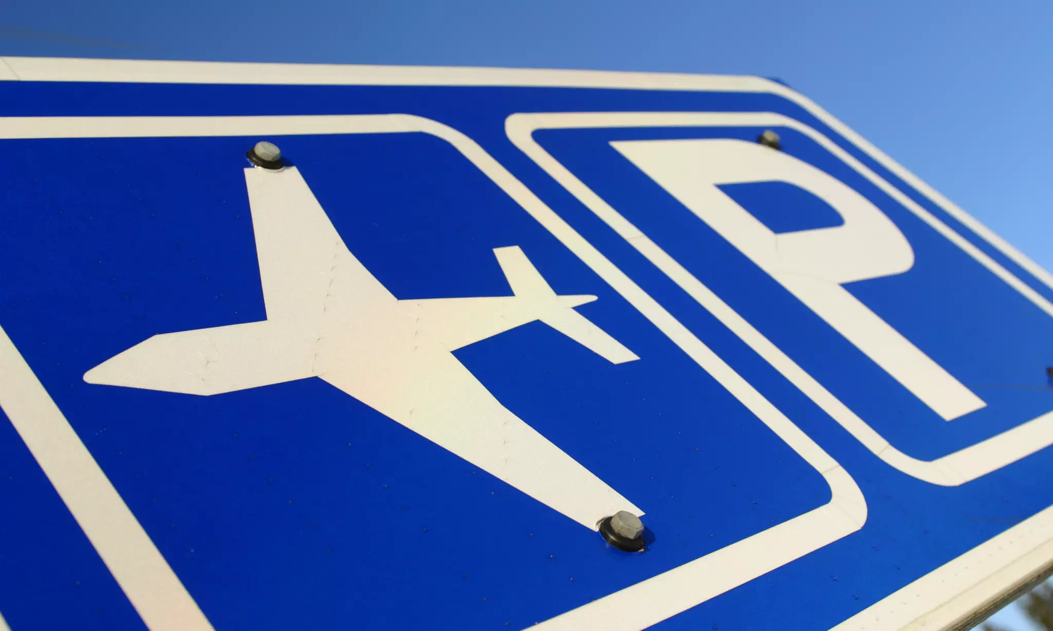 3, 7, 10 oder 14 Tage Parken in der überdachten Garage des Park Inn by Radisson Frankfurt Airport ab 40 € - Primary Image