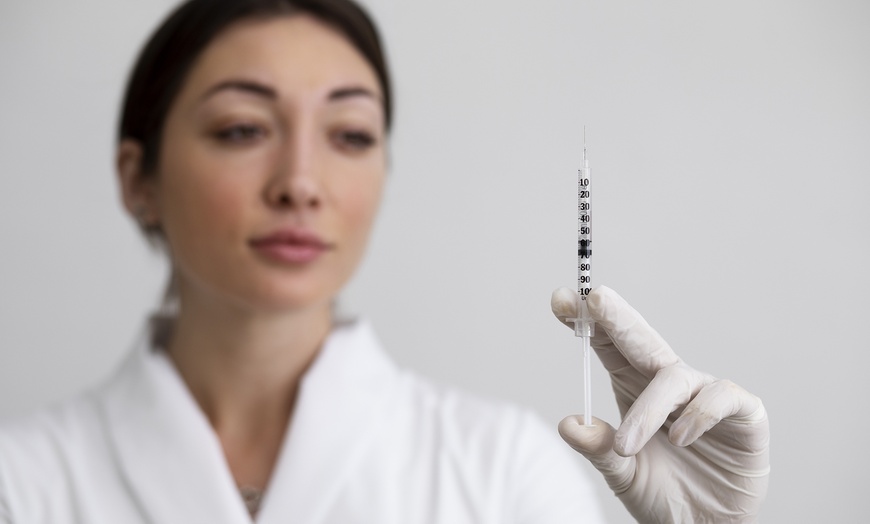 Image 6: 1 o 2 viales de 1 ml de relleno dérmico en zona a elegir