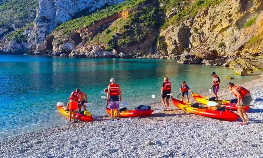 Image 1: Excursión guiada con kayak por Jávea para 1 niño o para 1 o 2 adultos 