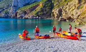 ¡Aventura en familia! Excursión guiada con kayak por las calas de Jávea con tentempié para 1 niño o para 1 o 2 adultos 