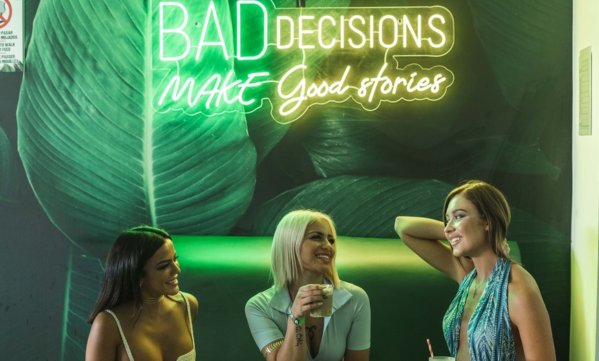 Image 14: Acceso a resort con fiesta, DJ, gogós, pool party y consumiciones