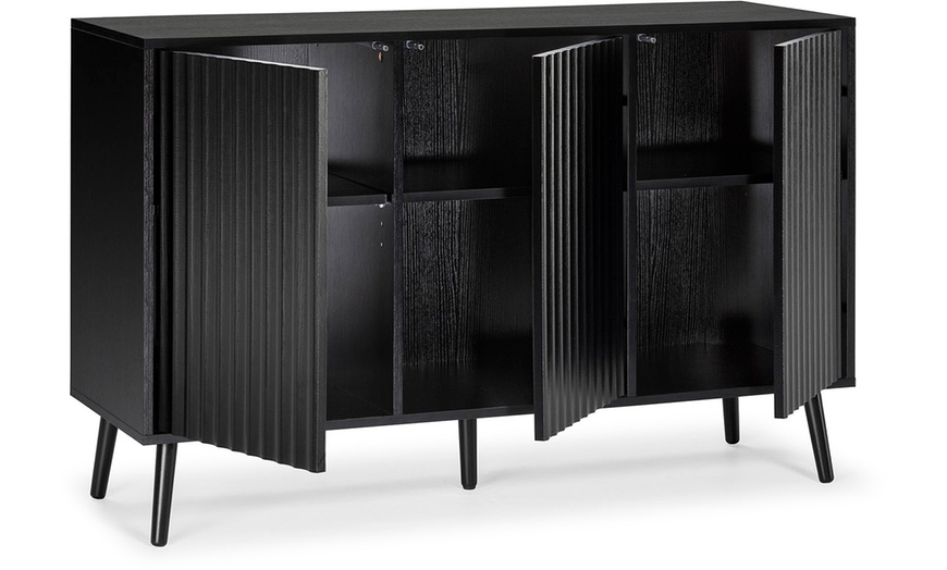 Image 10: Aparador Lluvia de 3 puertas con diseño acanalado de VS Venta-stock