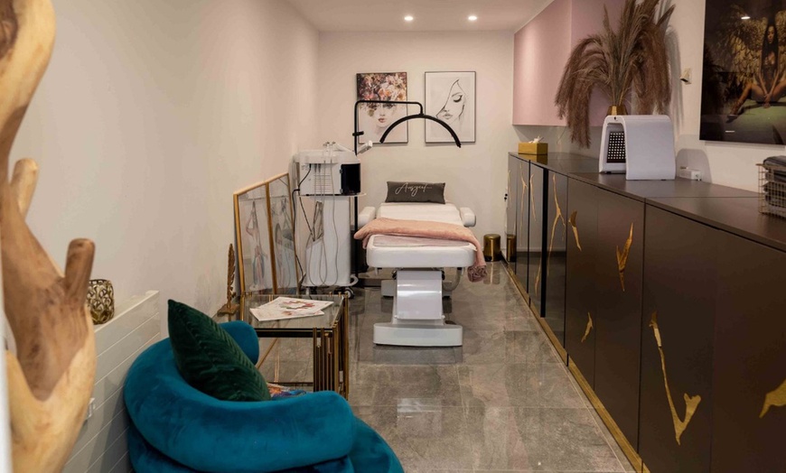 Image 2: Permanent Make-up inkl. Nachbehandlung für Lippen / Brauen für 1 Pers.