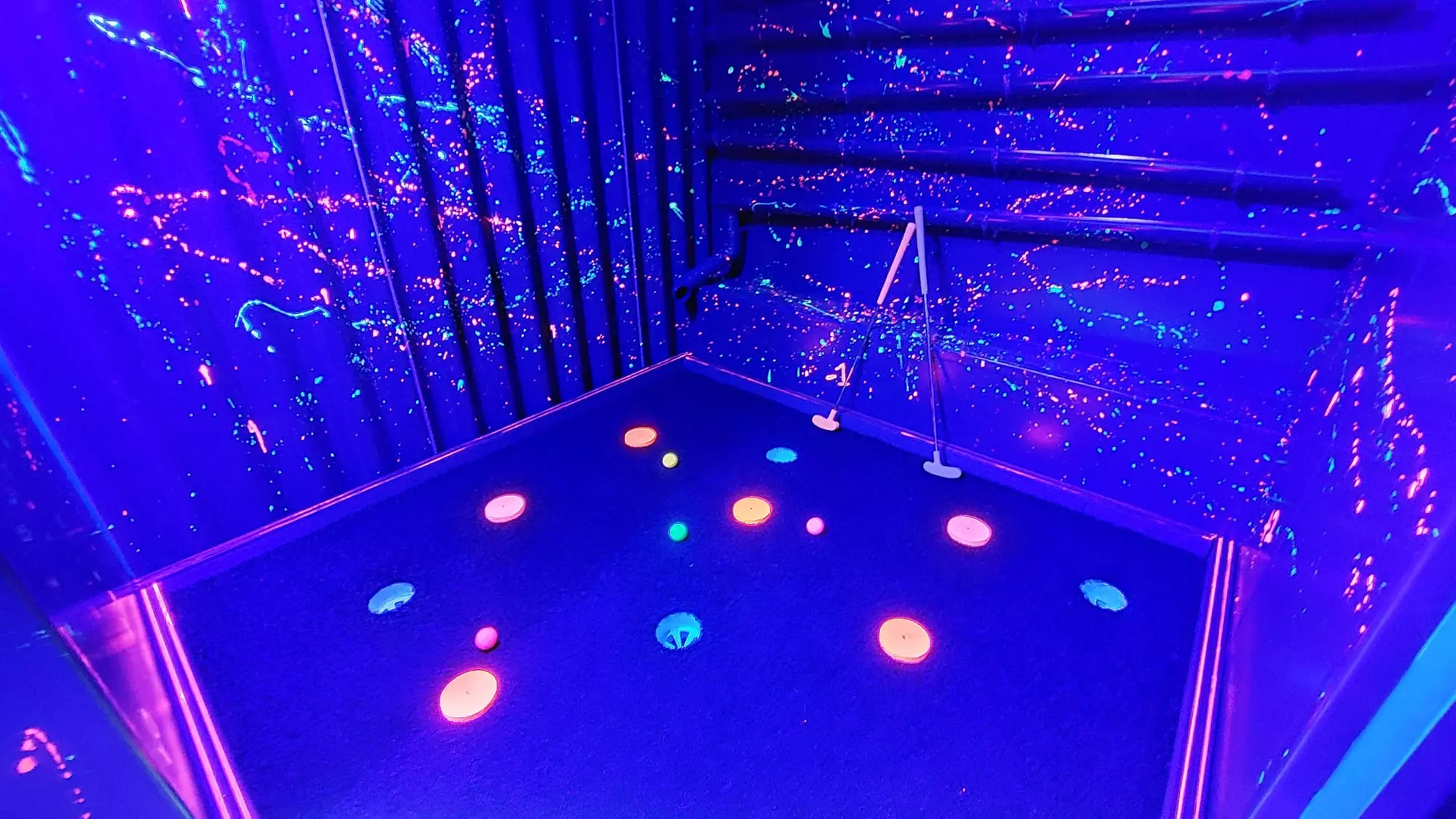 Round of Crazy Golf +Soft Drink/Cocktail for 1, 2, / 4 Children/Adults