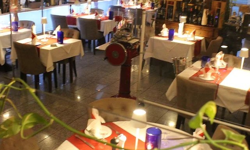 Image 2: Bis zu 42% Rabatt auf den Italienisch bei Casa Luigi e Vino Bar