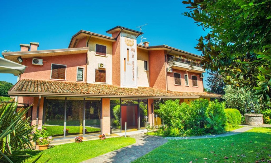 Image 1: Pozzolengo: camera Economy con mezza pensione per 2 persone