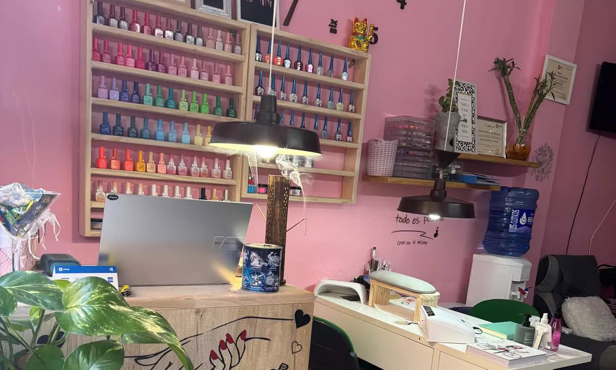 Sesión de manicura, pedicura o ambas con acabado semipermanente para 1