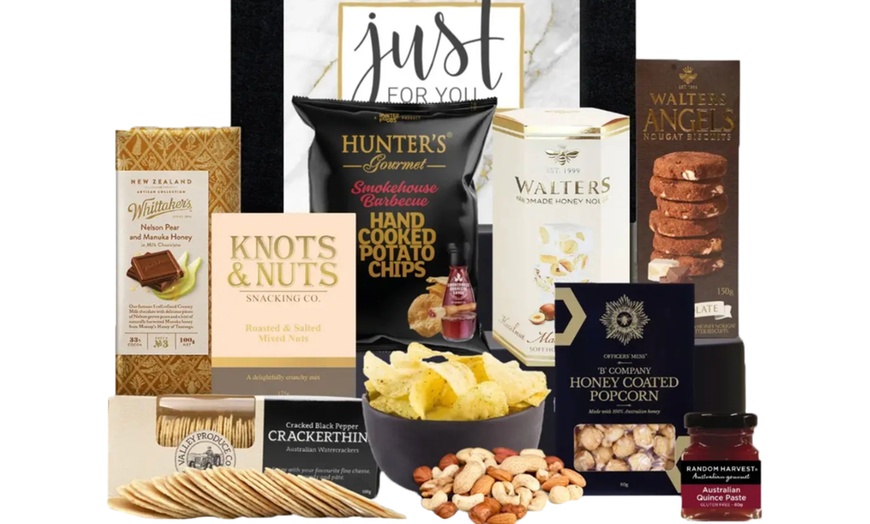 Image 6: Hampers Galore Wine Hamper, Men's Grooming Gift Hamper, and More
