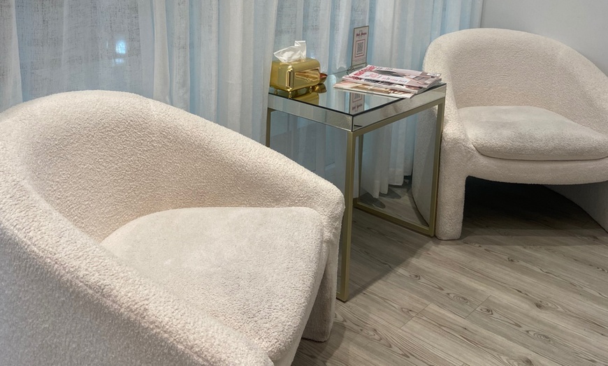 Image 4: Get a Full Set of Classic, Hybrid, or Light Volume Extensions