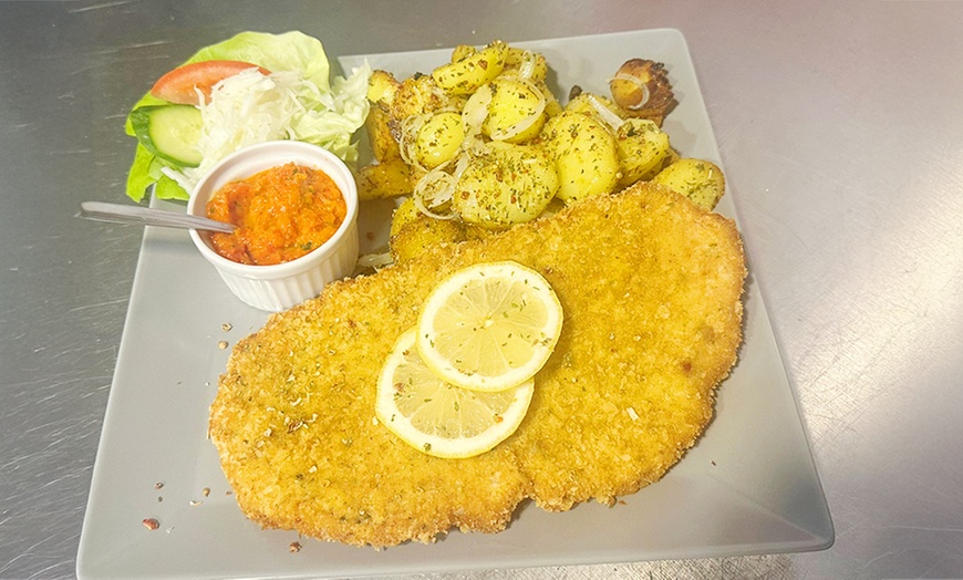 Image 1: XL Schweineschnitzel mit Steakhouse-Pommes oder Bratkartoffeln