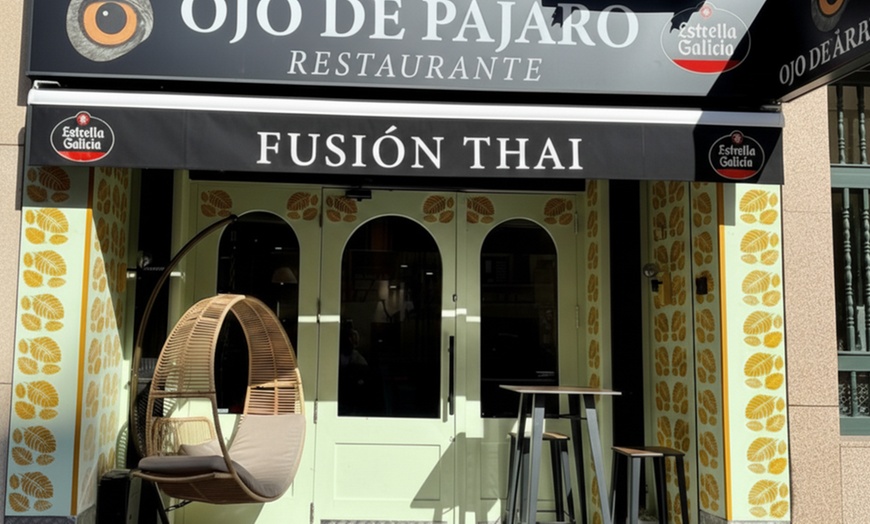 Image 3: Menú fusión thai para 2 con 3 platos a compartir y bebidas o vino