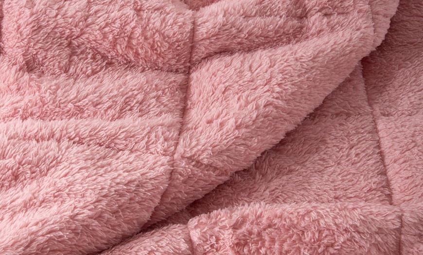 Image 17: Fleece Weighted Blanket for Adults in Various Colours and Sizes