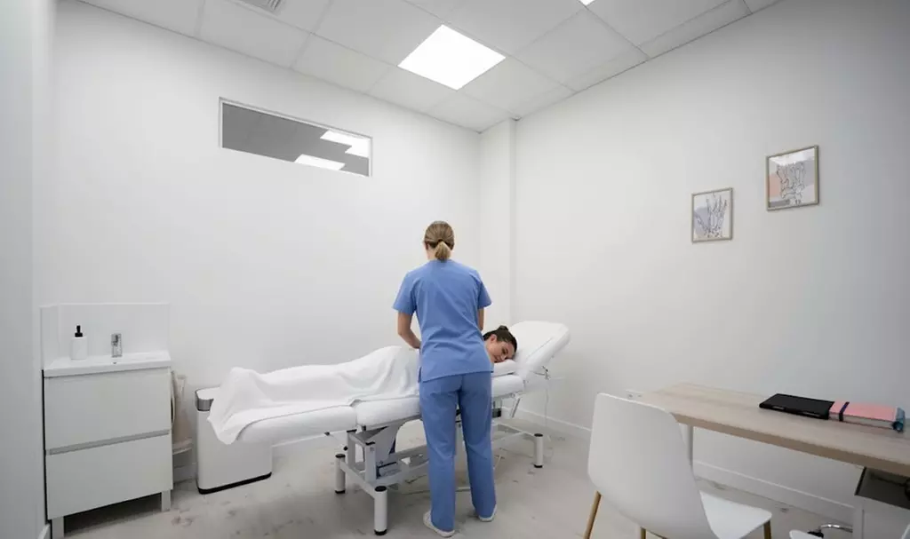 1 o 3 sesiones de fisioterapia avanzada con diagnóstico funcional de 45 minutos con hasta 58% de descuento - Primary Image