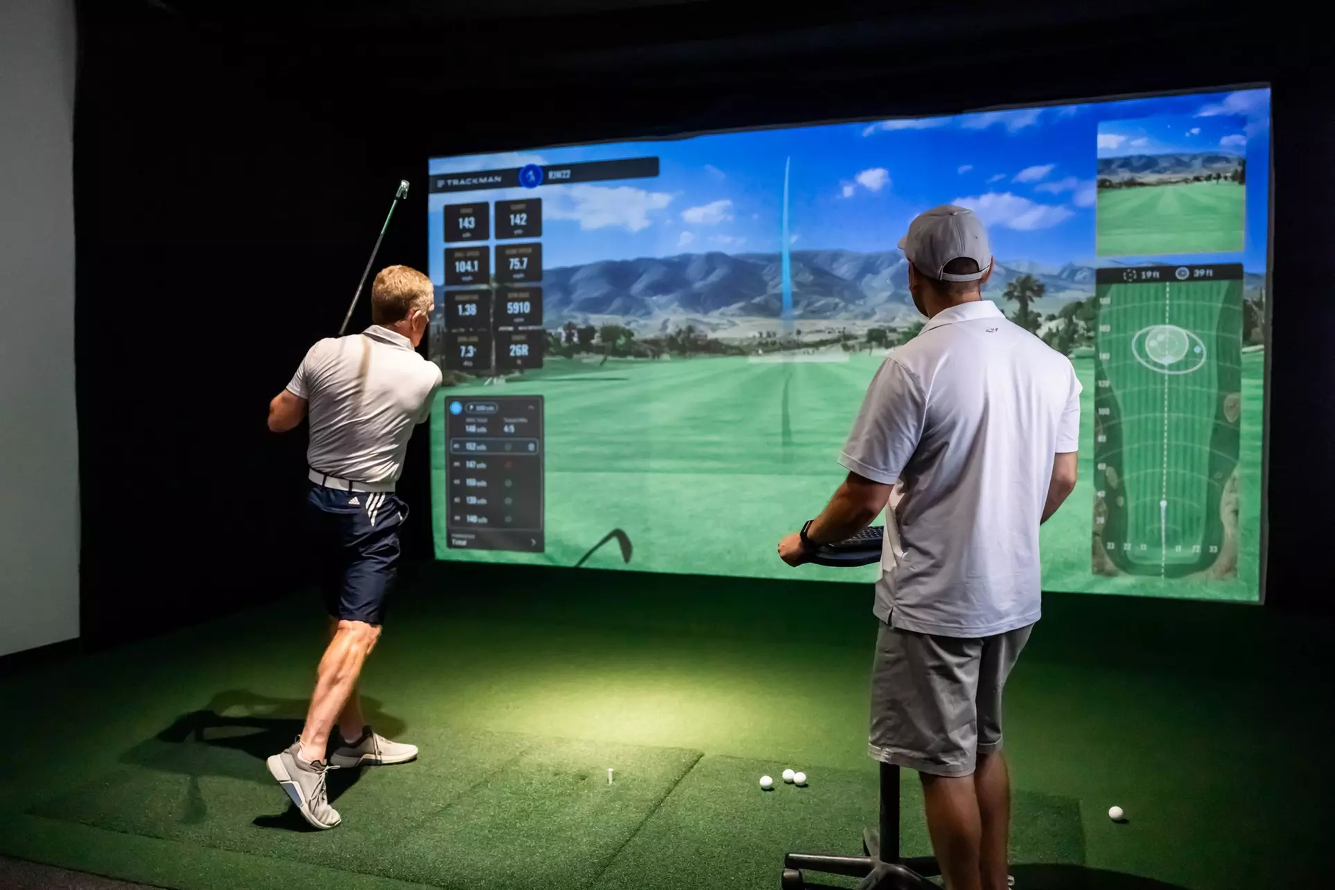Enjoy Indoor Golf with a 1 or 2-Hour Simulator Experience 