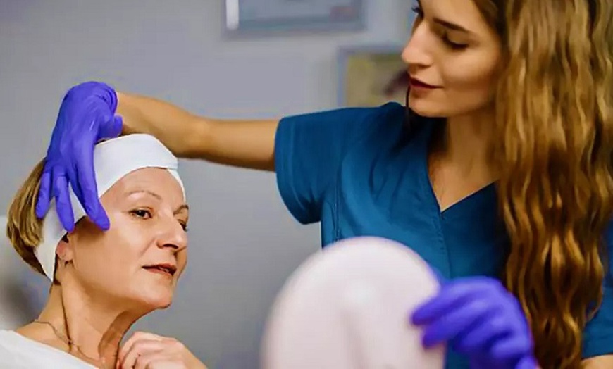 Image 5: Tratamiento facial reafirmante inyectado con mesoterapia y retoque