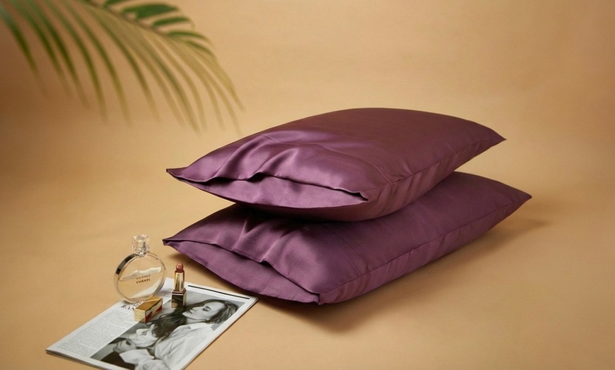 Image 12: Premium Mulberry Silk Reversible Pillowcase Duo