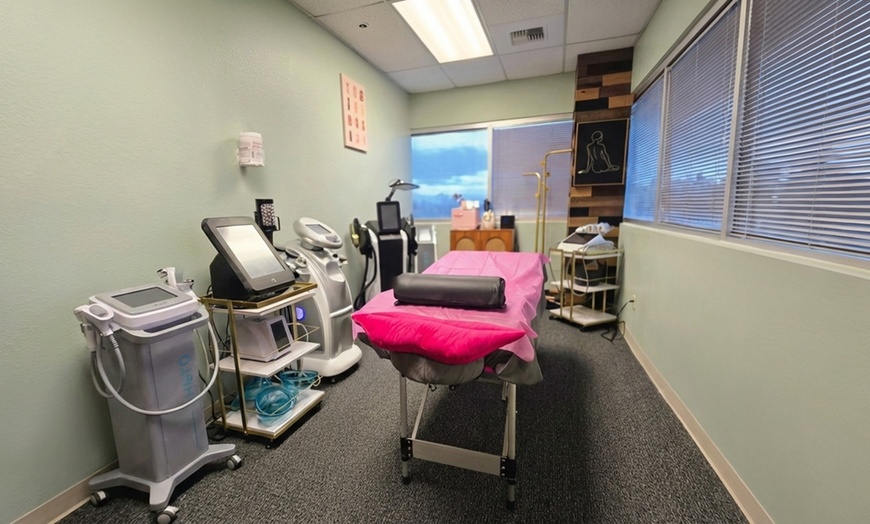 Image 3: 150 Minute Body Sculpting Session with Multi Therapy Contouring