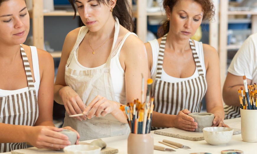Image 1: ¡Es hora de crear! Taller de cerámica a elegir para 1 o 2 personas 