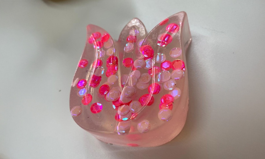 Image 5: Taller de creación de jabón con vino/cerveza y tapas para 1 o 2 pax. 